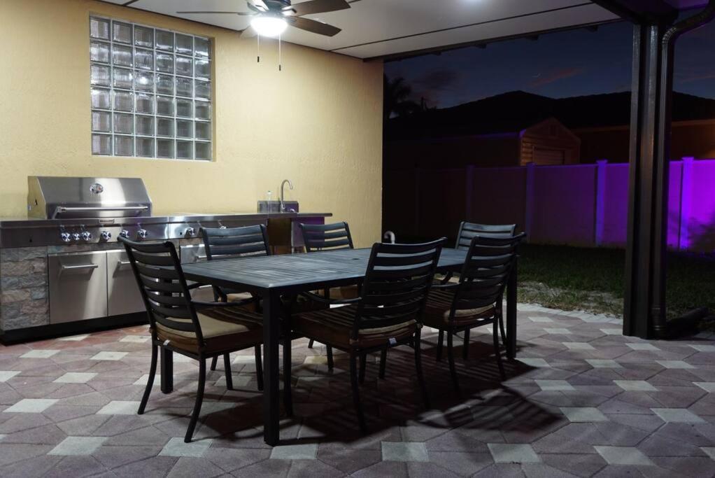 New Luxury Vacation Dream Rental- Sleeps 15! ไมอามี ภายนอก รูปภาพ