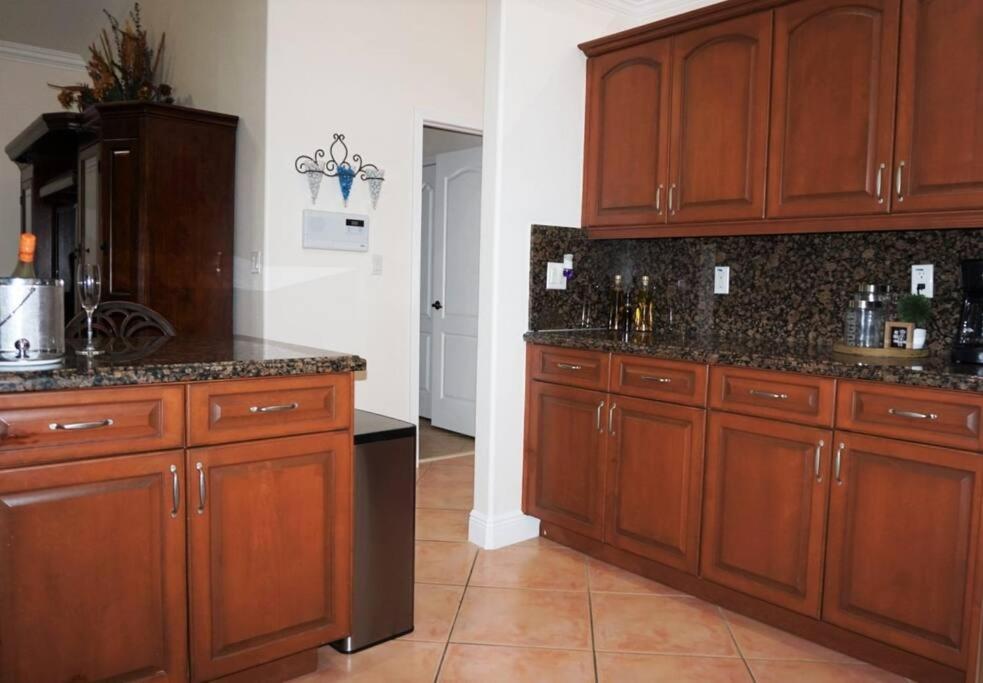 New Luxury Vacation Dream Rental- Sleeps 15! ไมอามี ภายนอก รูปภาพ