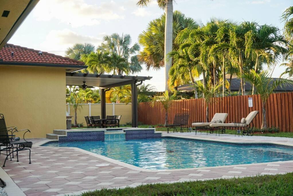 New Luxury Vacation Dream Rental- Sleeps 15! ไมอามี ภายนอก รูปภาพ