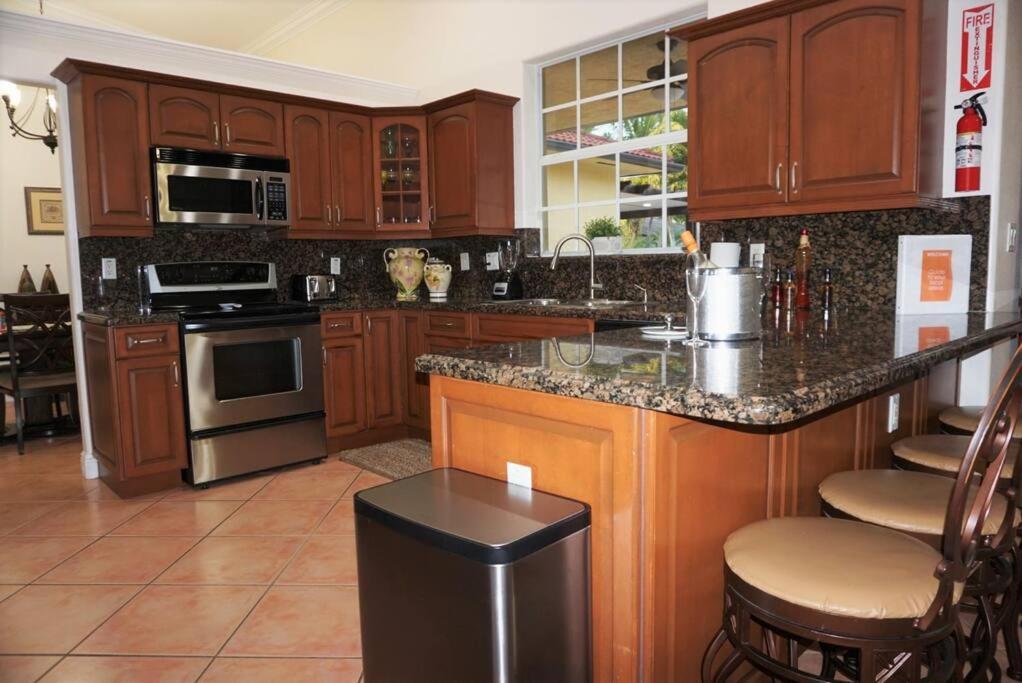 New Luxury Vacation Dream Rental- Sleeps 15! ไมอามี ภายนอก รูปภาพ