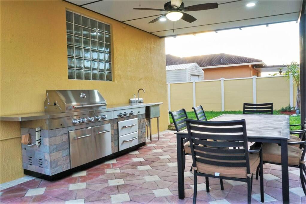 New Luxury Vacation Dream Rental- Sleeps 15! ไมอามี ภายนอก รูปภาพ