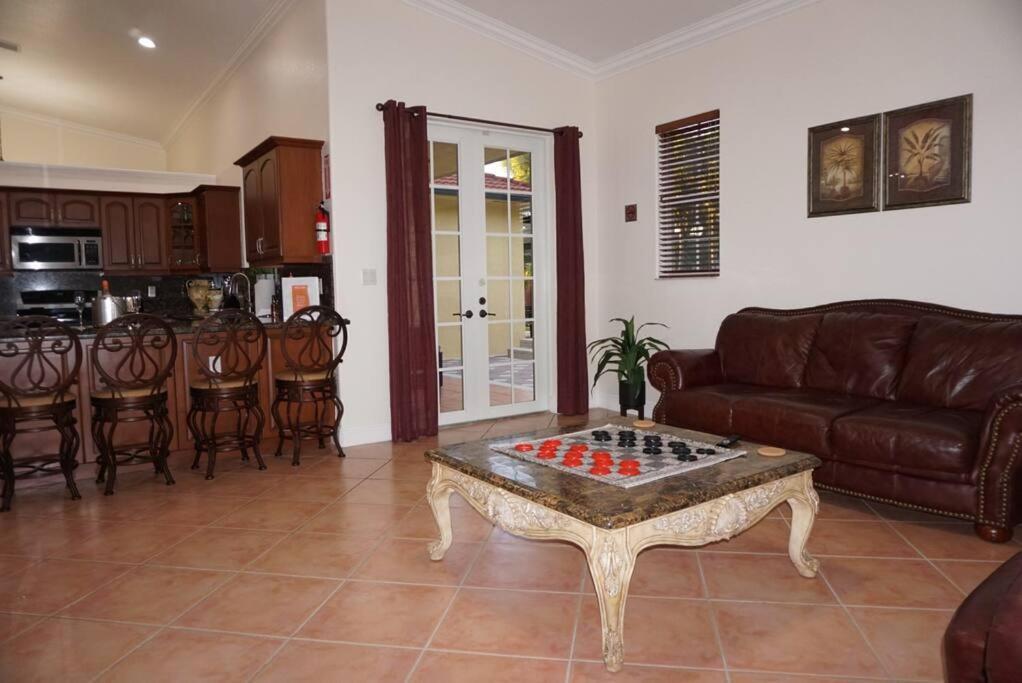 New Luxury Vacation Dream Rental- Sleeps 15! ไมอามี ภายนอก รูปภาพ