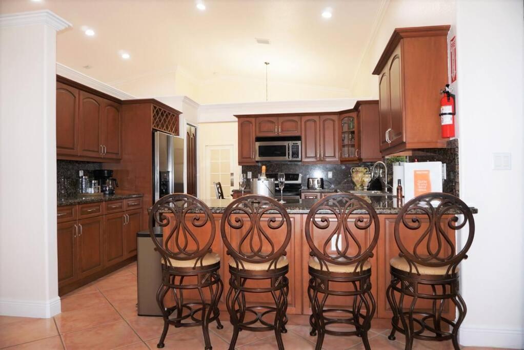 New Luxury Vacation Dream Rental- Sleeps 15! ไมอามี ภายนอก รูปภาพ